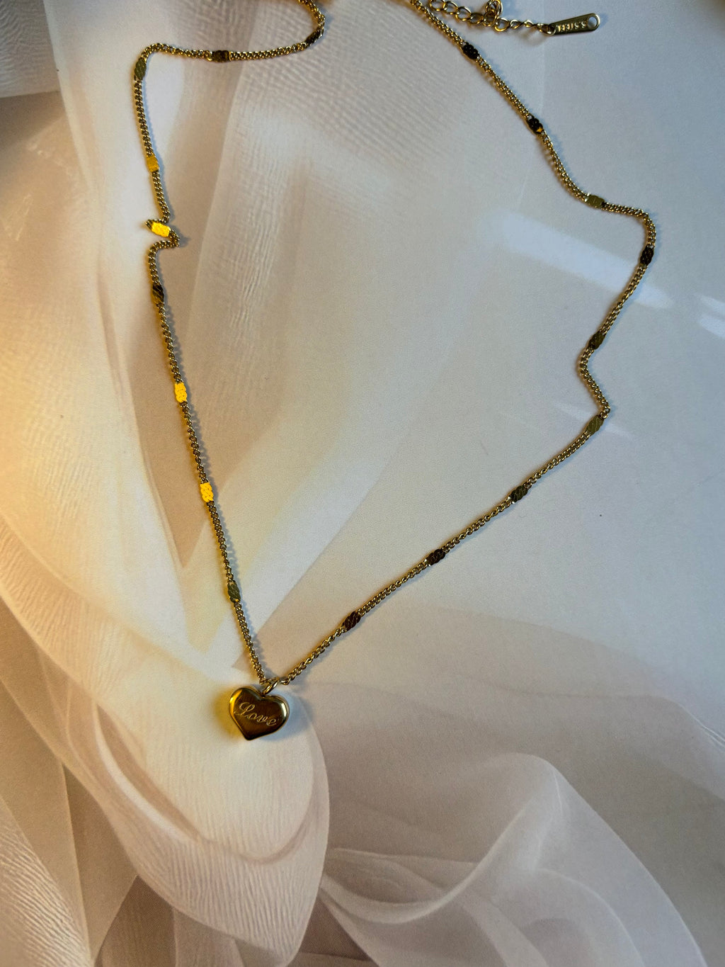 Amoura Luxe Heart Pendant Chain