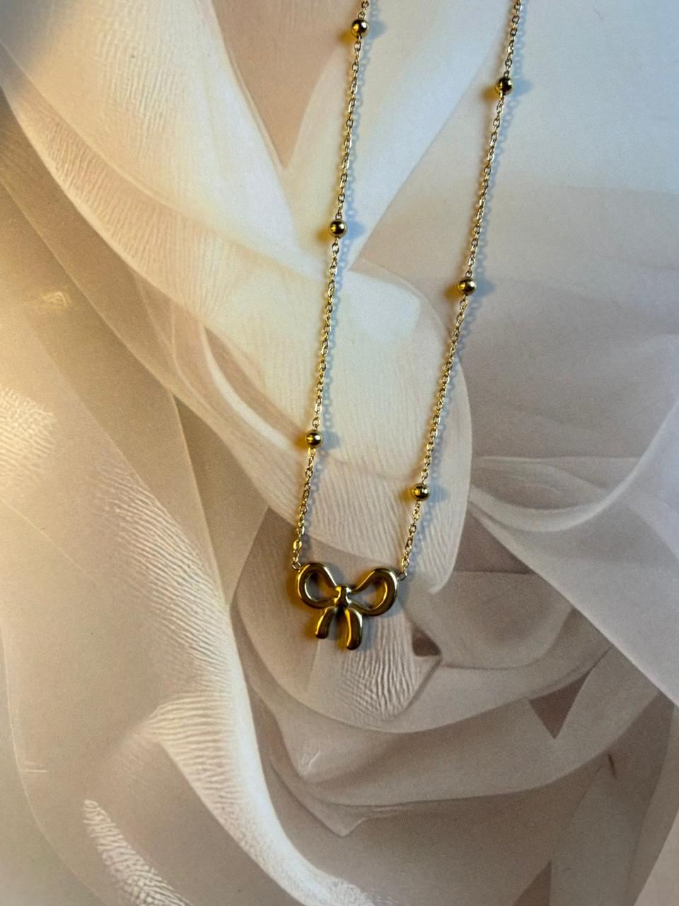✨ Elegant Golden Bow Pendant Necklace – Minimal & Chic Design