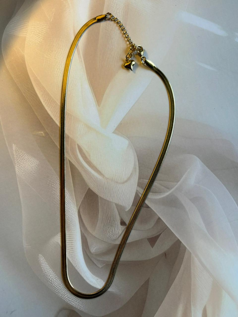 🌟 Sleek Golden Snake Chain Necklace – Minimalist & Premium Look