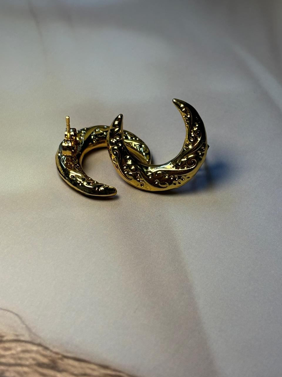 Golden Crescent Moon Earrings – Vintage Carved Statement Hoops 🌙