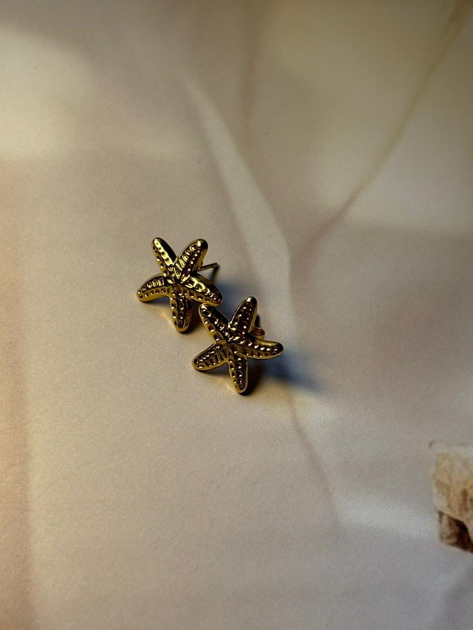 Golden Starfish Stud Earrings – Ocean-Inspired Minimal Chic Design 💫