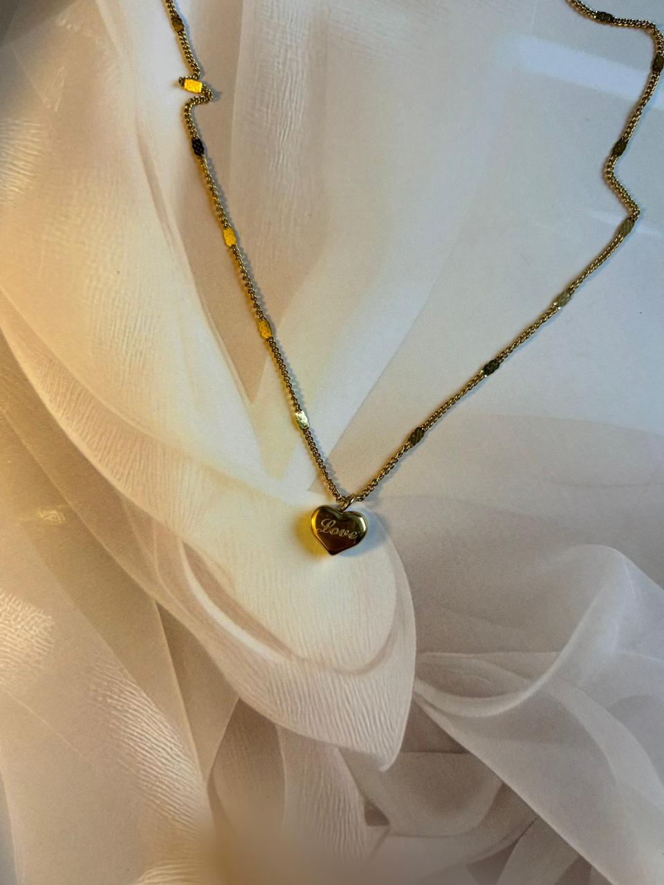 Amoura Luxe Heart Pendant Chain