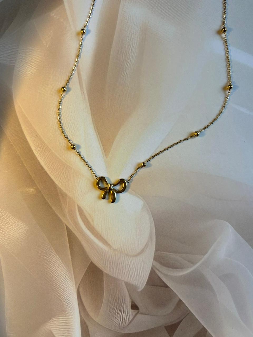 ✨ Elegant Golden Bow Pendant Necklace – Minimal & Chic Design