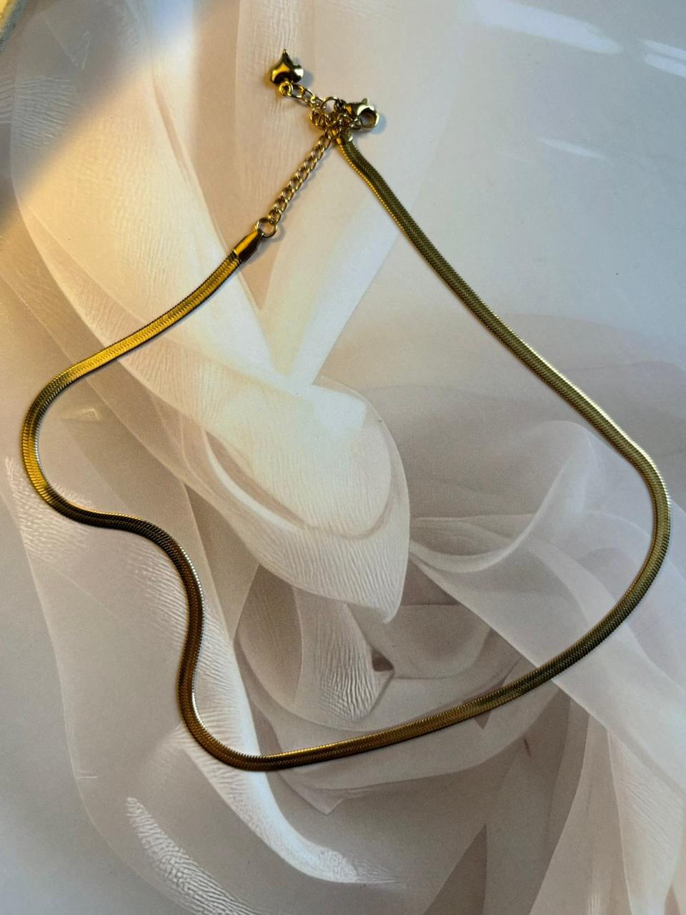 🌟 Sleek Golden Snake Chain Necklace – Minimalist & Premium Look