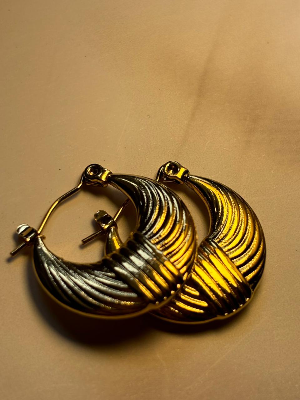 Modern Sculptural Open Heart Stud Earrings - Fluid Gold Contour Design