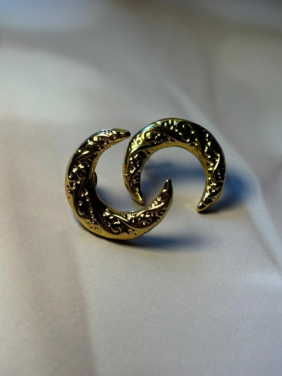 Golden Crescent Moon Earrings – Vintage Carved Statement Hoops 🌙