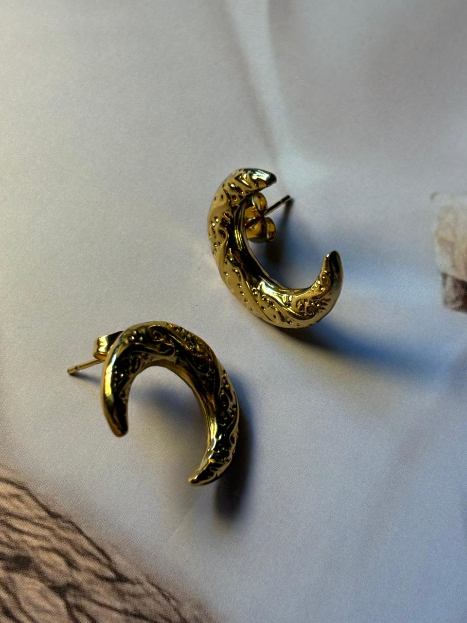 Golden Crescent Moon Earrings – Vintage Carved Statement Hoops 🌙