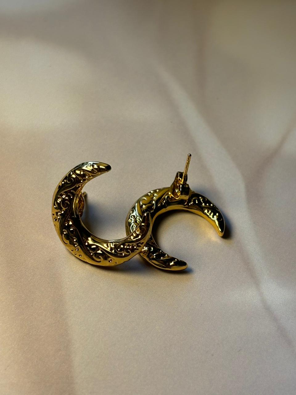 Golden Crescent Moon Earrings – Vintage Carved Statement Hoops 🌙