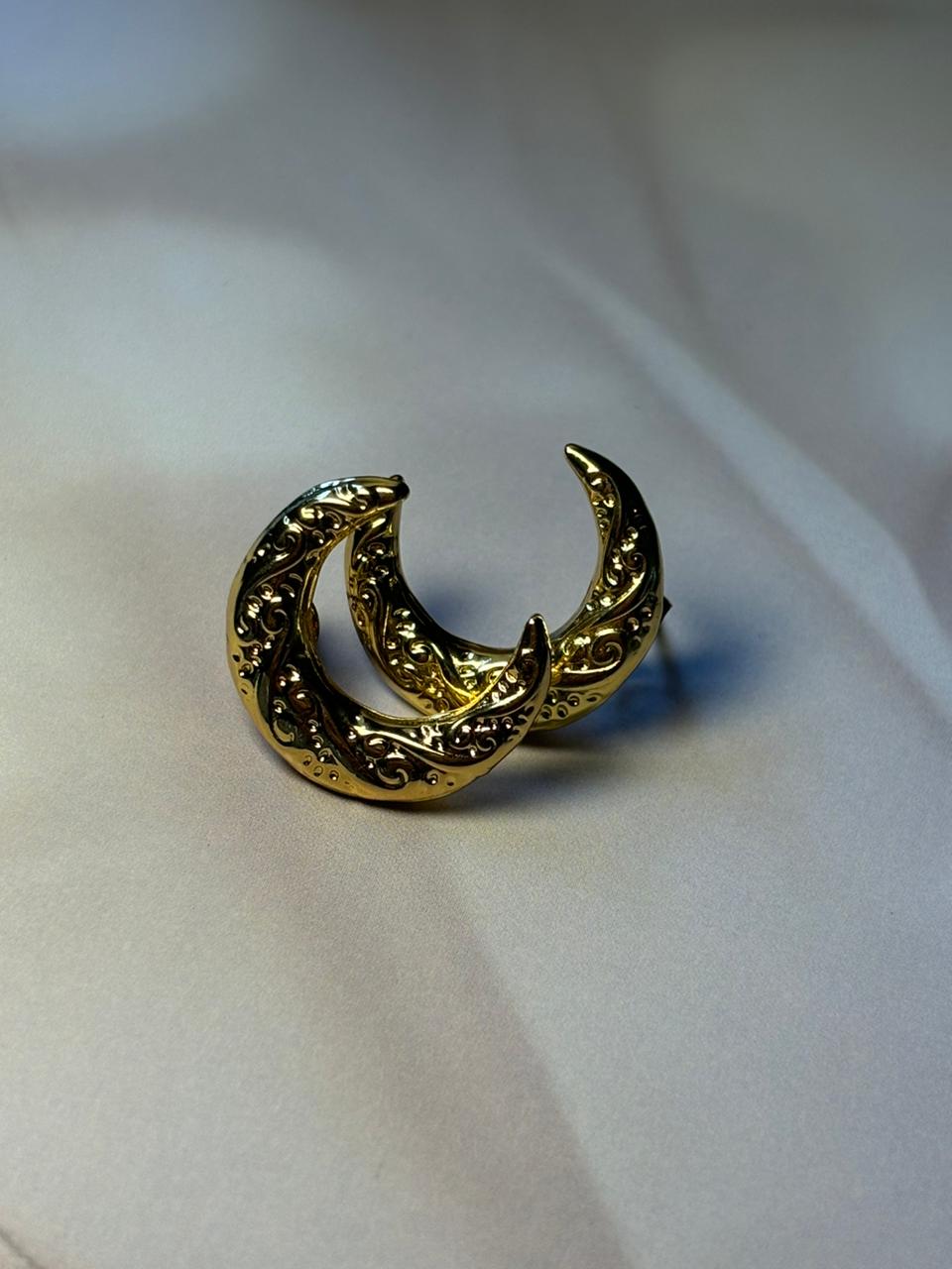 Golden Crescent Moon Earrings – Vintage Carved Statement Hoops 🌙