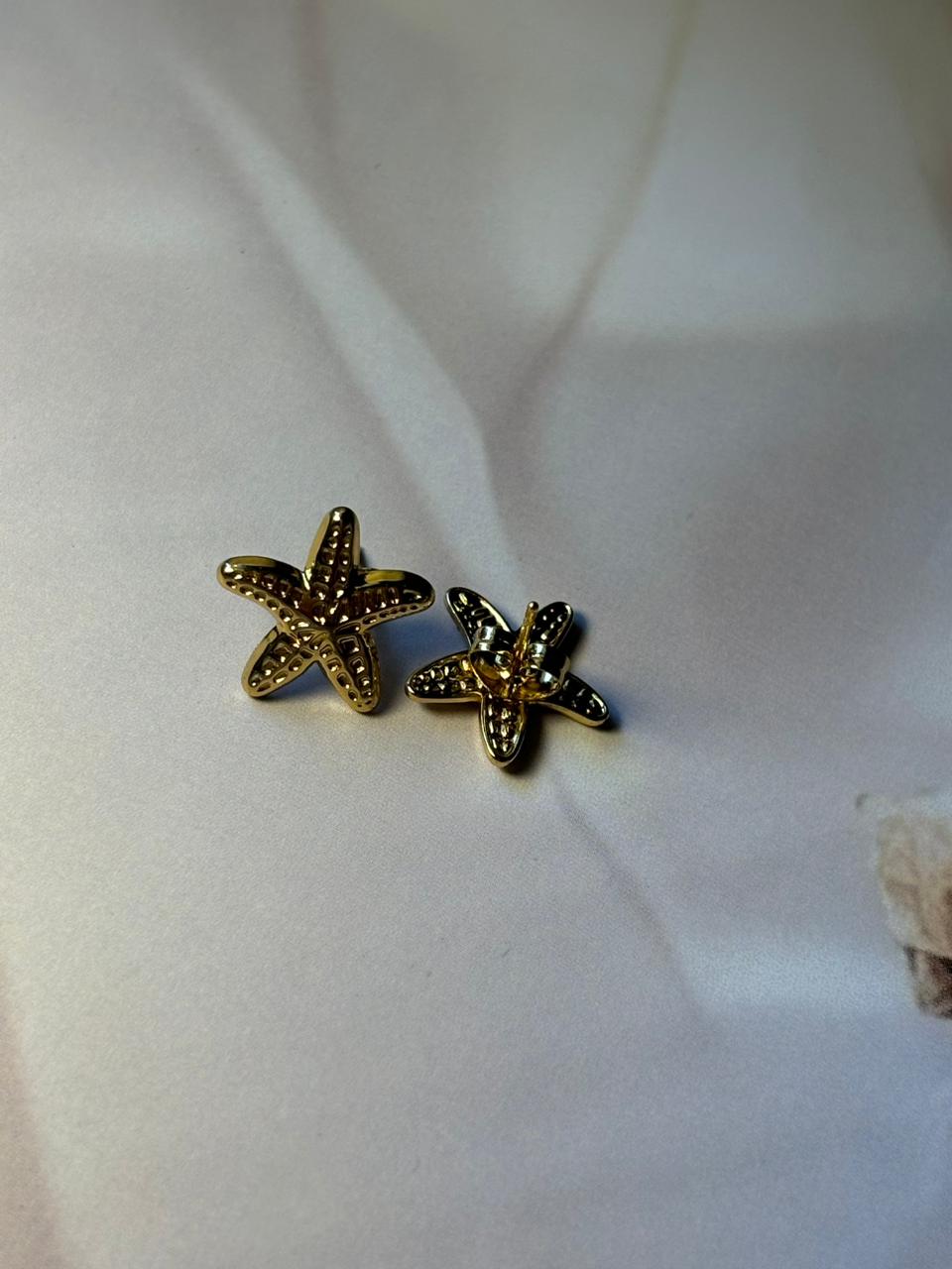 Golden Starfish Stud Earrings – Ocean-Inspired Minimal Chic Design 💫