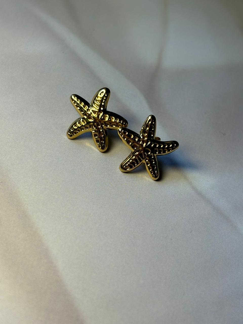 Golden Starfish Stud Earrings – Ocean-Inspired Minimal Chic Design 💫